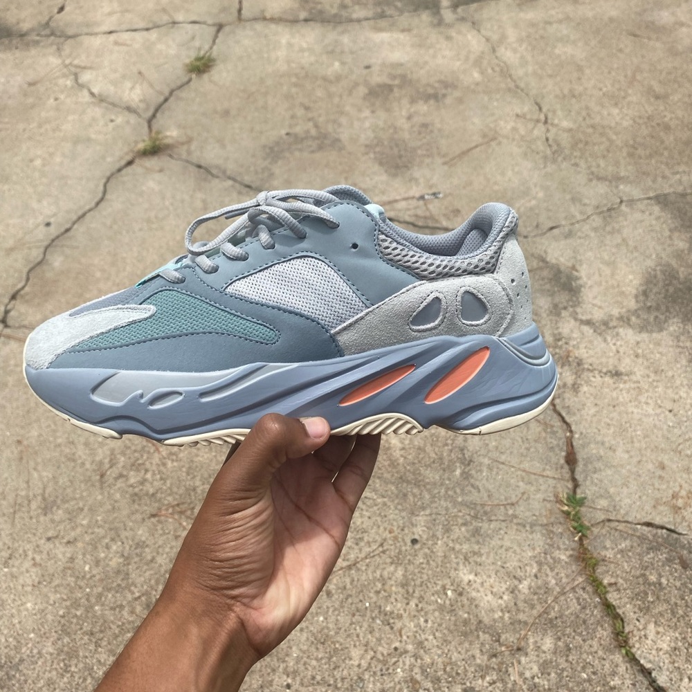 Addis’s Yeezy Boost 700 interia